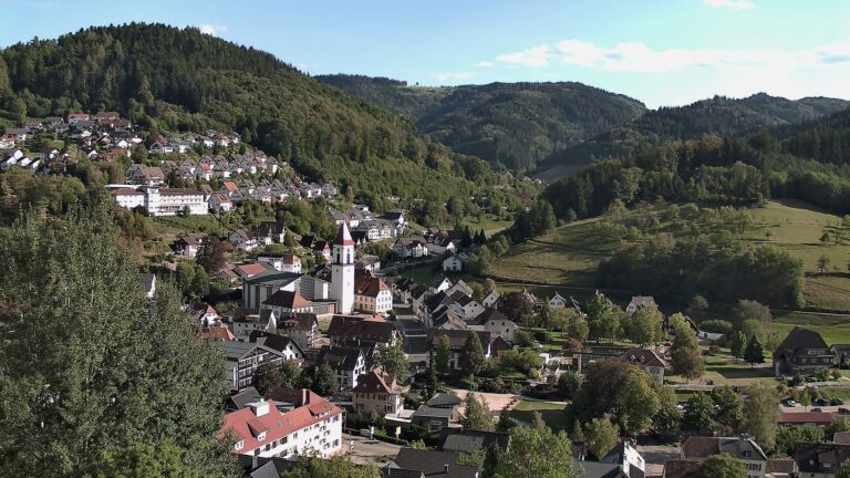 Dieses Bild zeigt eine Webcam-Aufnahme von Ottenhöfen, aufgenommen am Freitag, den 11.09.2026 um 17:10 Uhr