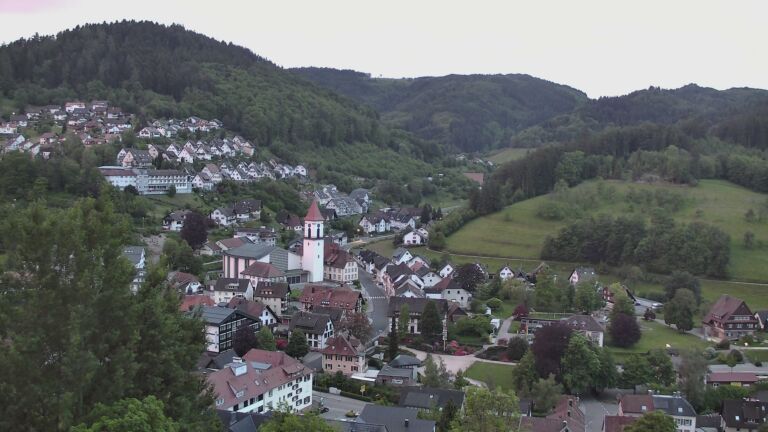 Dieses Bild zeigt eine Webcam-Aufnahme von Ottenhöfen, aufgenommen am Montag, den 18.05.2026 um 05:40 Uhr