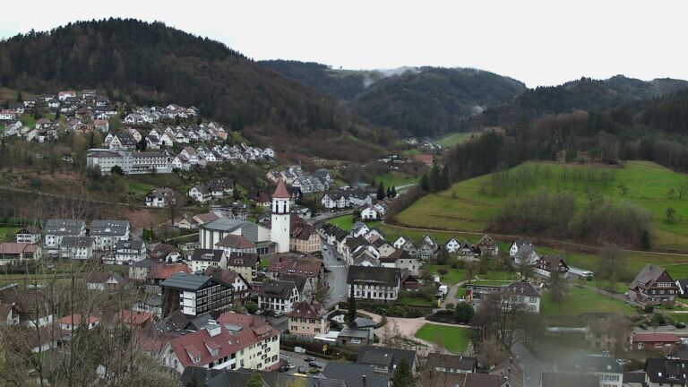 Dieses Bild zeigt eine Webcam-Aufnahme von Ottenhöfen, aufgenommen am Mittwoch, den 25.03.2026 um 14:00 Uhr