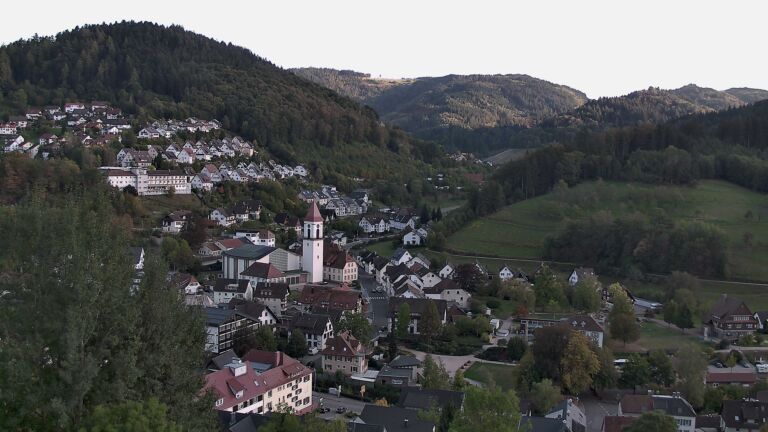 Dieses Bild zeigt eine Webcam-Aufnahme von Ottenhöfen, aufgenommen am Freitag, den 02.10.2026 um 17:40 Uhr