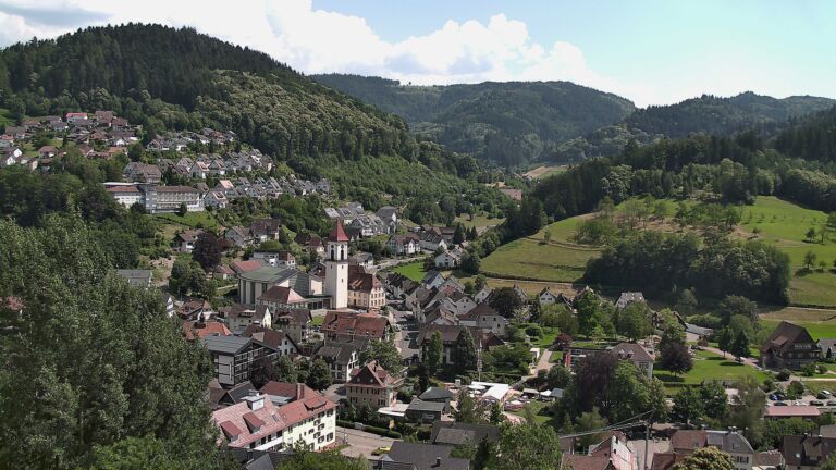 Dieses Bild zeigt eine Webcam-Aufnahme von Ottenhöfen, aufgenommen am Sonntag, den 21.06.2026 um 15:30 Uhr