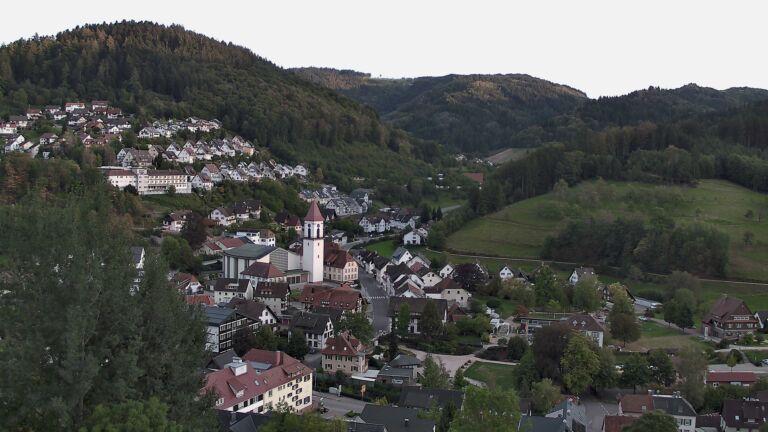 Dieses Bild zeigt eine Webcam-Aufnahme von Ottenhöfen, aufgenommen am Donnerstag, den 17.09.2026 um 19:10 Uhr