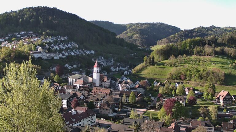 Dieses Bild zeigt eine Webcam-Aufnahme von Ottenhöfen, aufgenommen am Samstag, den 25.04.2026 um 07:50 Uhr