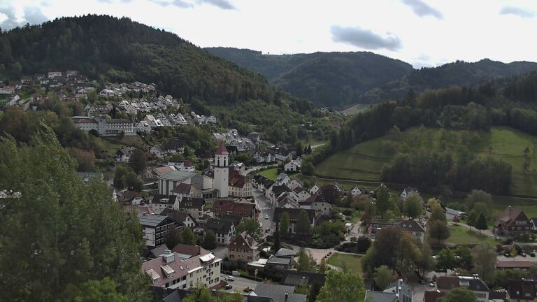 Dieses Bild zeigt eine Webcam-Aufnahme von Ottenhöfen, aufgenommen am Freitag, den 09.10.2026 um 13:20 Uhr