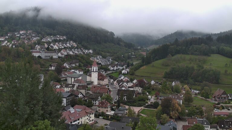 Dieses Bild zeigt eine Webcam-Aufnahme von Ottenhöfen, aufgenommen am Sonntag, den 18.10.2026 um 17:20 Uhr
