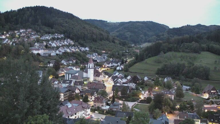 Dieses Bild zeigt eine Webcam-Aufnahme von Ottenhöfen, aufgenommen am Freitag, den 09.10.2026 um 19:10 Uhr