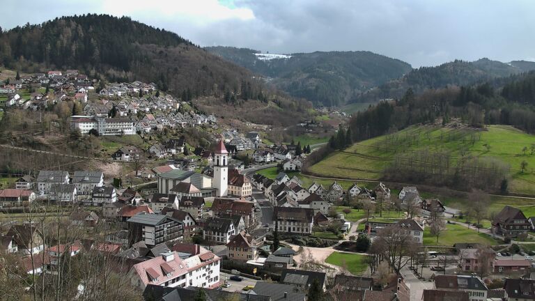 Dieses Bild zeigt eine Webcam-Aufnahme von Ottenhöfen, aufgenommen am Freitag, den 27.03.2026 um 15:00 Uhr