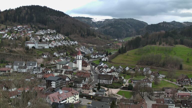 Dieses Bild zeigt eine Webcam-Aufnahme von Ottenhöfen, aufgenommen am Freitag, den 27.03.2026 um 16:20 Uhr