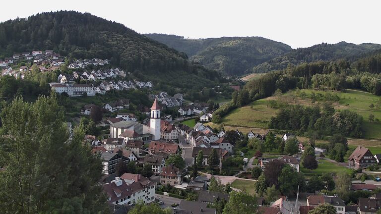 Dieses Bild zeigt eine Webcam-Aufnahme von Ottenhöfen, aufgenommen am Sonntag, den 28.06.2026 um 07:40 Uhr