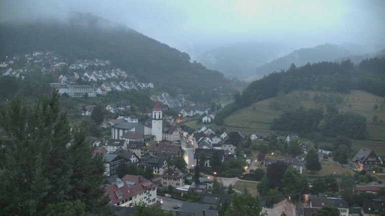 Dieses Bild zeigt eine Webcam-Aufnahme von Ottenhöfen, aufgenommen am Sonntag, den 19.07.2026 um 05:40 Uhr