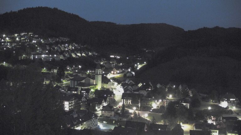 Dieses Bild zeigt eine Webcam-Aufnahme von Ottenhöfen, aufgenommen am Sonntag, den 03.05.2026 um 21:30 Uhr