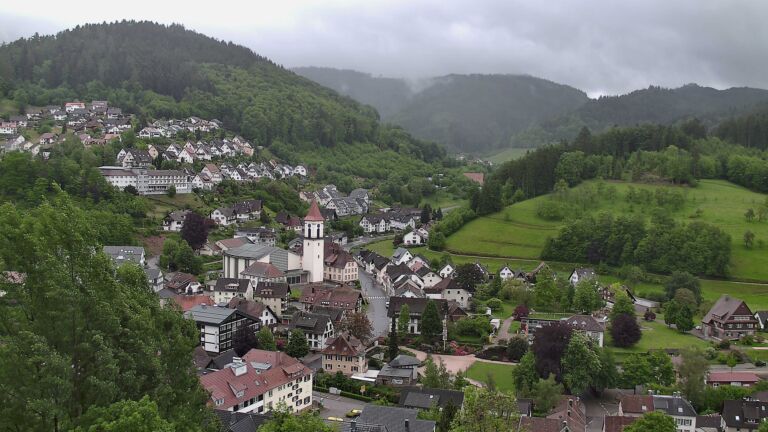 Dieses Bild zeigt eine Webcam-Aufnahme von Ottenhöfen, aufgenommen am Montag, den 11.05.2026 um 13:50 Uhr