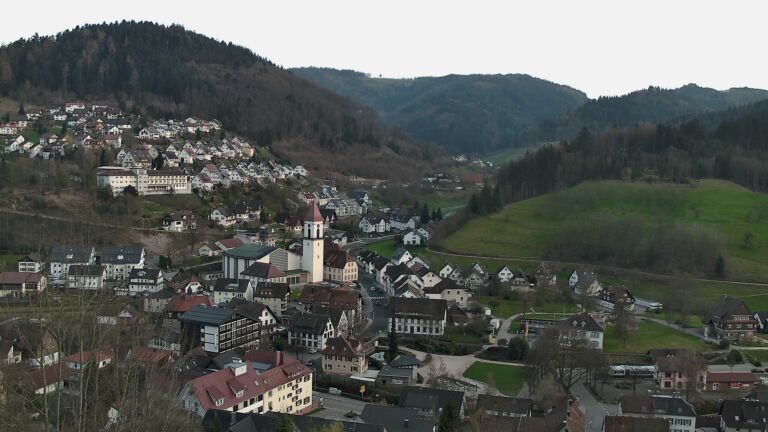 Dieses Bild zeigt eine Webcam-Aufnahme von Ottenhöfen, aufgenommen am Sonntag, den 22.03.2026 um 18:20 Uhr