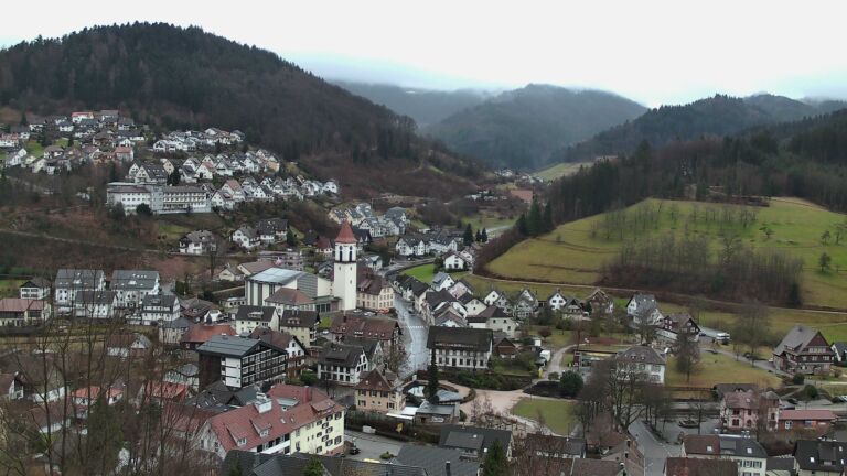 Dieses Bild zeigt eine Webcam-Aufnahme von Ottenhöfen, aufgenommen am Montag, den 26.01.2026 um 16:10 Uhr