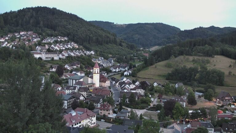 Dieses Bild zeigt eine Webcam-Aufnahme von Ottenhöfen, aufgenommen am Freitag, den 24.07.2026 um 21:30 Uhr