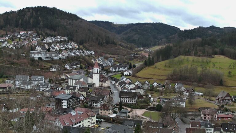 Dieses Bild zeigt eine Webcam-Aufnahme von Ottenhöfen, aufgenommen am Dienstag, den 10.02.2026 um 10:50 Uhr