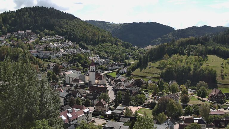 Dieses Bild zeigt eine Webcam-Aufnahme von Ottenhöfen, aufgenommen am Montag, den 14.09.2026 um 13:20 Uhr