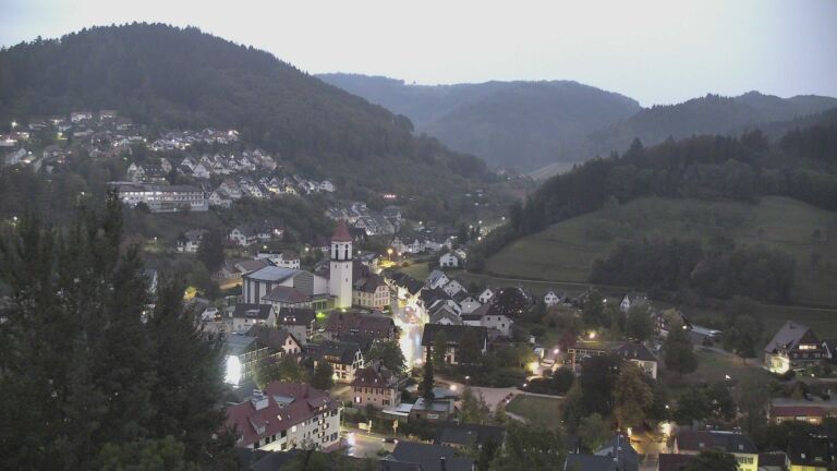 Dieses Bild zeigt eine Webcam-Aufnahme von Ottenhöfen, aufgenommen am Sonntag, den 04.10.2026 um 19:20 Uhr