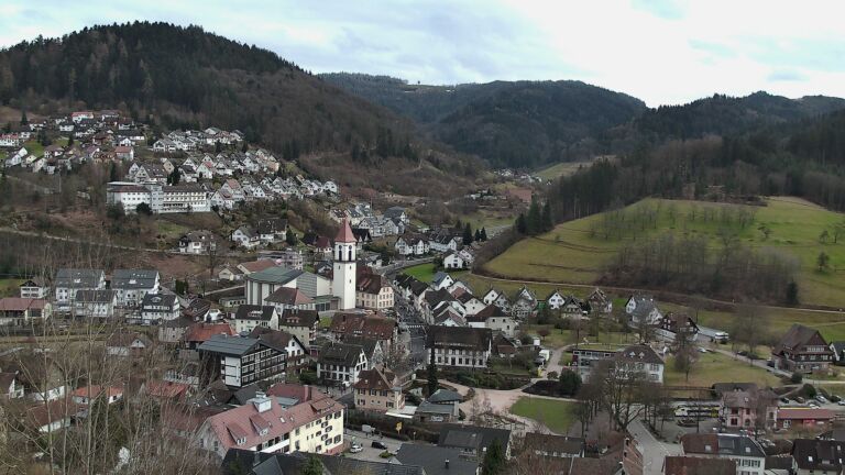 Dieses Bild zeigt eine Webcam-Aufnahme von Ottenhöfen, aufgenommen am Sonntag, den 15.02.2026 um 16:00 Uhr