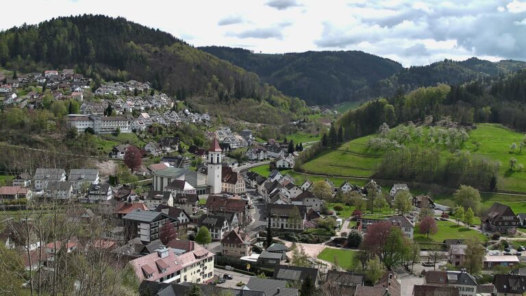 Dieses Bild zeigt eine Webcam-Aufnahme von Ottenhöfen, aufgenommen am Donnerstag, den 16.04.2026 um 14:50 Uhr