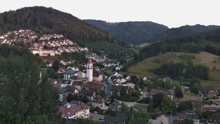 Dieses Bild zeigt eine Webcam-Aufnahme von Ottenhöfen, aufgenommen am Samstag, den 18.07.2026 um 20:50 Uhr