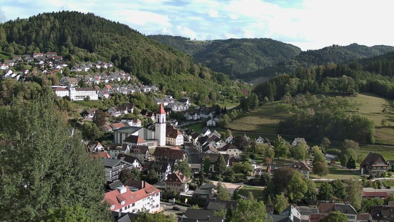 Dieses Bild zeigt eine Webcam-Aufnahme von Ottenhöfen, aufgenommen am Montag, den 07.09.2026 um 17:50 Uhr