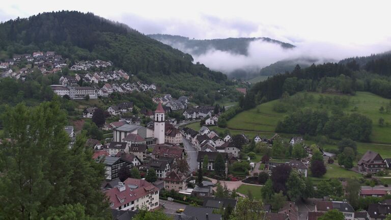 Dieses Bild zeigt eine Webcam-Aufnahme von Ottenhöfen, aufgenommen am Sonntag, den 10.05.2026 um 20:20 Uhr