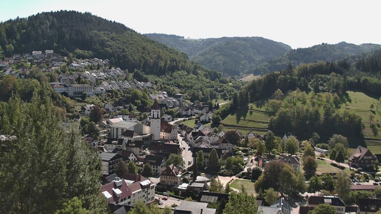 Dieses Bild zeigt eine Webcam-Aufnahme von Ottenhöfen, aufgenommen am Freitag, den 25.09.2026 um 13:00 Uhr