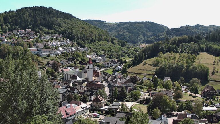 Dieses Bild zeigt eine Webcam-Aufnahme von Ottenhöfen, aufgenommen am Freitag, den 04.09.2026 um 14:20 Uhr