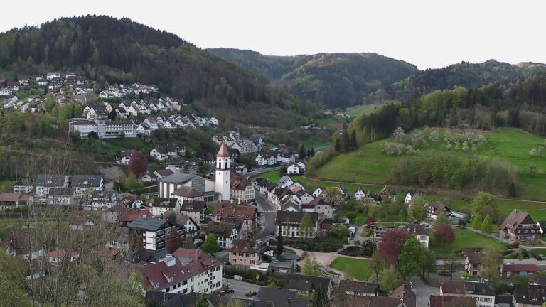 Dieses Bild zeigt eine Webcam-Aufnahme von Ottenhöfen, aufgenommen am Samstag, den 18.04.2026 um 07:10 Uhr