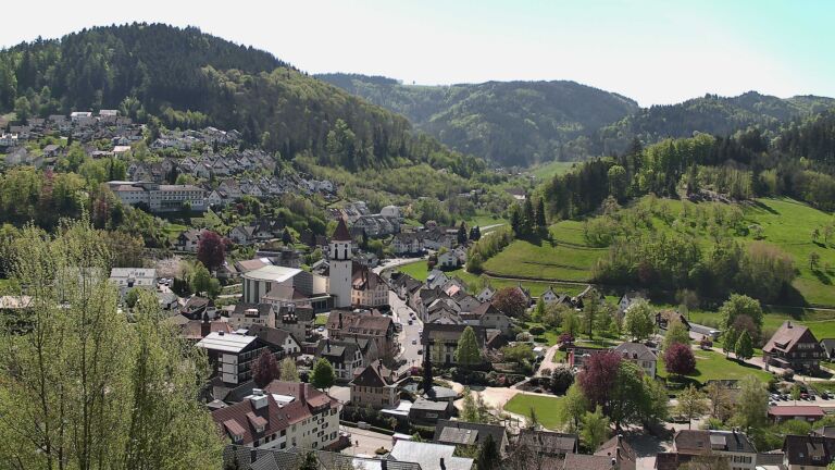 Dieses Bild zeigt eine Webcam-Aufnahme von Ottenhöfen, aufgenommen am Freitag, den 24.04.2026 um 12:10 Uhr