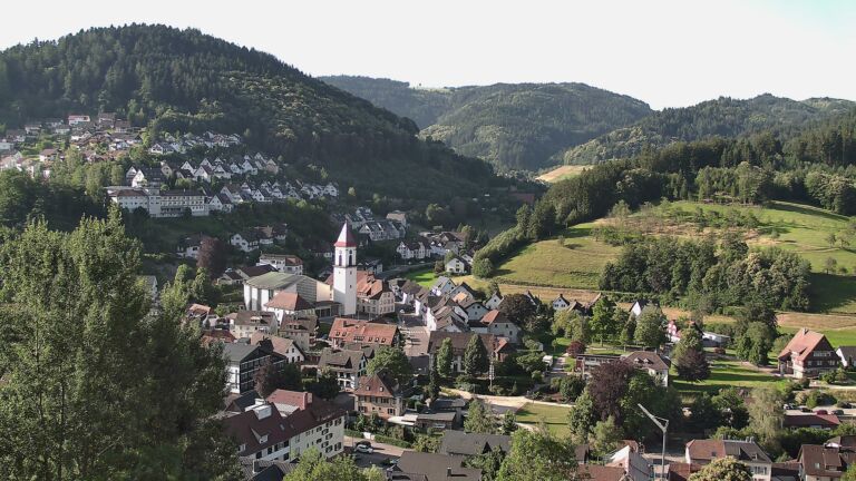 Dieses Bild zeigt eine Webcam-Aufnahme von Ottenhöfen, aufgenommen am Donnerstag, den 25.06.2026 um 08:00 Uhr