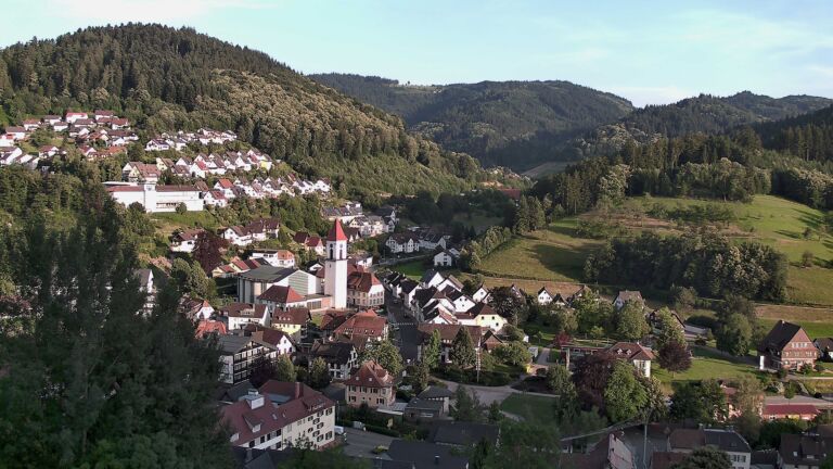Dieses Bild zeigt eine Webcam-Aufnahme von Ottenhöfen, aufgenommen am Montag, den 22.06.2026 um 20:10 Uhr