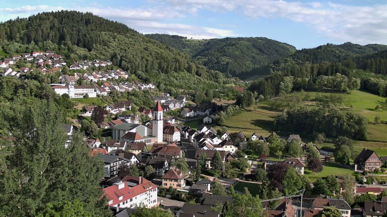 Dieses Bild zeigt eine Webcam-Aufnahme von Ottenhöfen, aufgenommen am Sonntag, den 14.06.2026 um 19:10 Uhr
