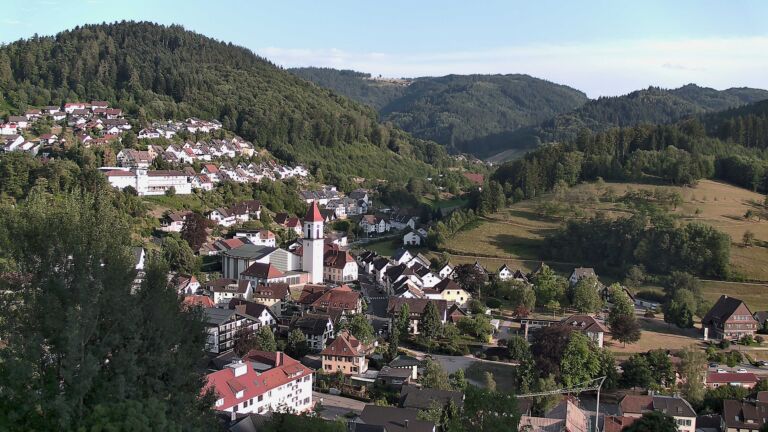 Dieses Bild zeigt eine Webcam-Aufnahme von Ottenhöfen, aufgenommen am Samstag, den 18.07.2026 um 19:30 Uhr