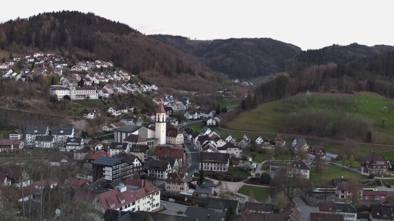 Dieses Bild zeigt eine Webcam-Aufnahme von Ottenhöfen, aufgenommen am Montag, den 06.04.2026 um 20:10 Uhr