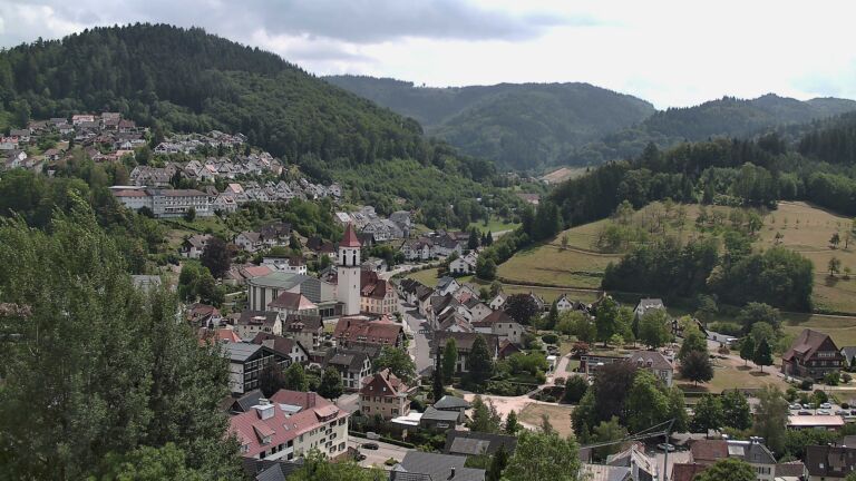 Dieses Bild zeigt eine Webcam-Aufnahme von Ottenhöfen, aufgenommen am Samstag, den 01.08.2026 um 14:20 Uhr
