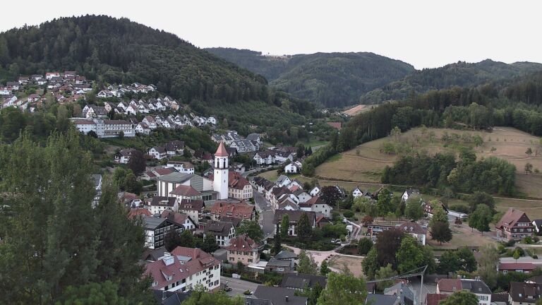 Dieses Bild zeigt eine Webcam-Aufnahme von Ottenhöfen, aufgenommen am Montag, den 10.08.2026 um 06:20 Uhr