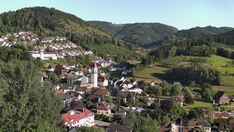 Dieses Bild zeigt eine Webcam-Aufnahme von Ottenhöfen, aufgenommen am Samstag, den 20.06.2026 um 19:10 Uhr