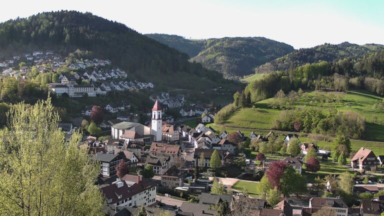 Dieses Bild zeigt eine Webcam-Aufnahme von Ottenhöfen, aufgenommen am Freitag, den 24.04.2026 um 08:30 Uhr