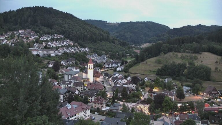 Dieses Bild zeigt eine Webcam-Aufnahme von Ottenhöfen, aufgenommen am Samstag, den 25.07.2026 um 21:30 Uhr