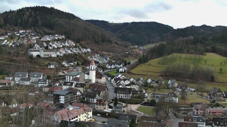 Dieses Bild zeigt eine Webcam-Aufnahme von Ottenhöfen, aufgenommen am Dienstag, den 10.02.2026 um 16:30 Uhr