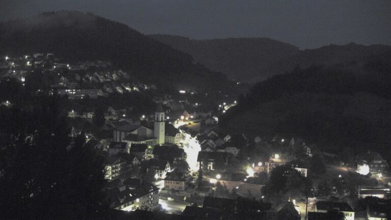 Dieses Bild zeigt eine Webcam-Aufnahme von Ottenhöfen, aufgenommen am Samstag, den 01.08.2026 um 05:00 Uhr