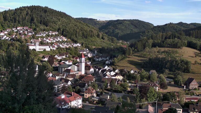 Dieses Bild zeigt eine Webcam-Aufnahme von Ottenhöfen, aufgenommen am Sonntag, den 19.07.2026 um 19:50 Uhr