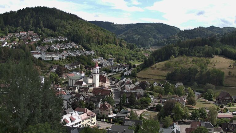 Dieses Bild zeigt eine Webcam-Aufnahme von Ottenhöfen, aufgenommen am Freitag, den 28.08.2026 um 15:40 Uhr