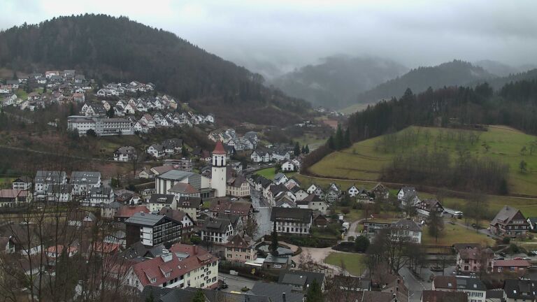 Dieses Bild zeigt eine Webcam-Aufnahme von Ottenhöfen, aufgenommen am Montag, den 26.01.2026 um 14:00 Uhr