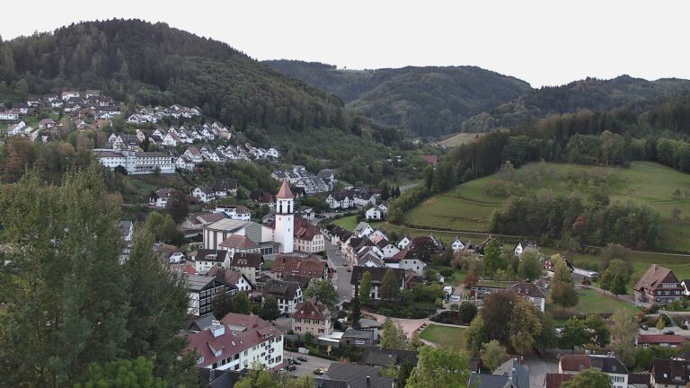 Dieses Bild zeigt eine Webcam-Aufnahme von Ottenhöfen, aufgenommen am Montag, den 12.10.2026 um 08:20 Uhr