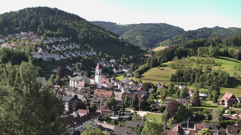 Dieses Bild zeigt eine Webcam-Aufnahme von Ottenhöfen, aufgenommen am Sonntag, den 14.06.2026 um 08:40 Uhr