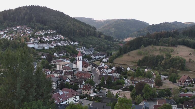 Dieses Bild zeigt eine Webcam-Aufnahme von Ottenhöfen, aufgenommen am Dienstag, den 18.08.2026 um 07:10 Uhr