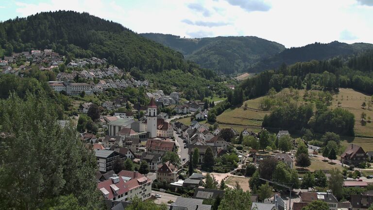 Dieses Bild zeigt eine Webcam-Aufnahme von Ottenhöfen, aufgenommen am Mittwoch, den 05.08.2026 um 13:40 Uhr